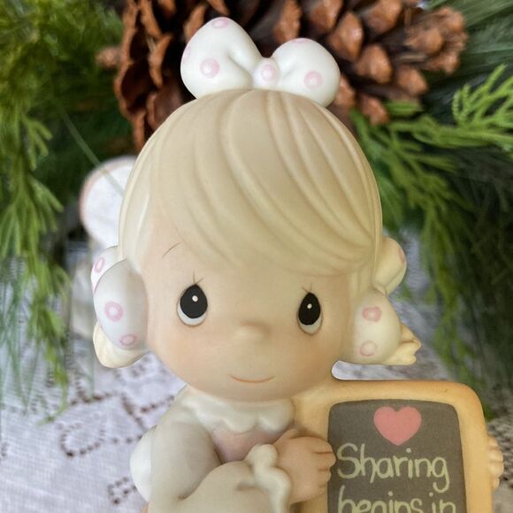 Vintage Precious Moments 1988 Sharing begins in the heart - Picture 7 of 9